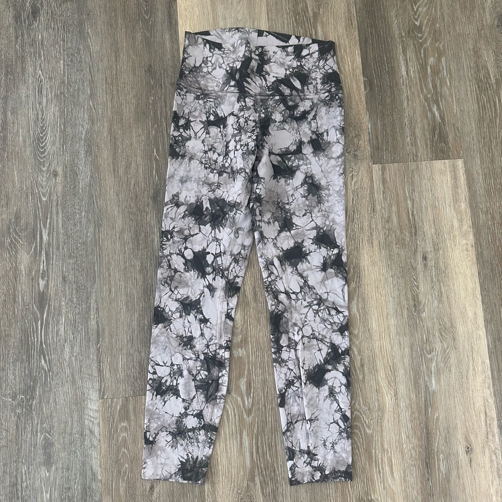 Lululemon Black and Gray Patterned Leggings